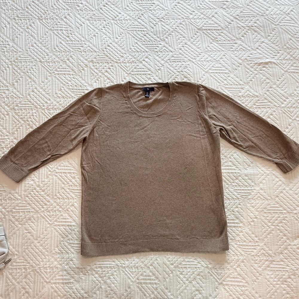 Gap Women’s Taupe Brown Crewneck Sweater with 3/4 Sleeves